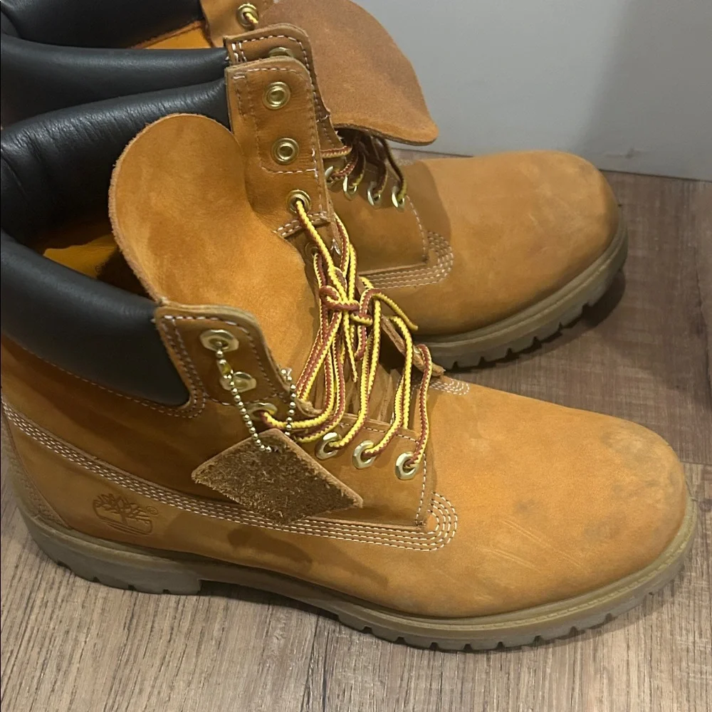 Timberland Classic Brown Boots with Yellow Laces - Picture 3 of 7